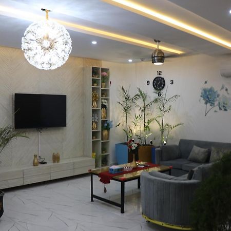 Luxury Manzil Apartment Lahore Exterior photo