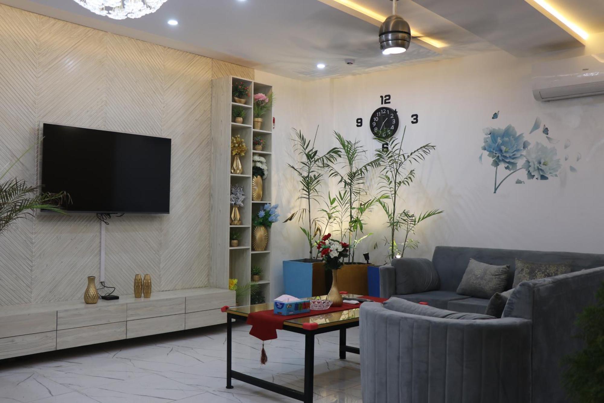 Luxury Manzil Apartment Lahore Exterior photo